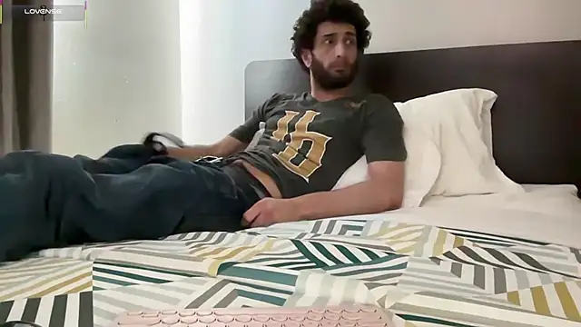 pantslesstraveler plt online show from 09-28-25, 04:45