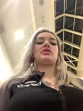 Snapshot of Sextazy chatting on 12-14-24, 11:50 Sextazy online show from 12-14-24, 11:50
