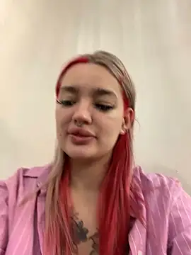 Snapshot of Sextazy chatting on 12-26-24, 12:49 Sextazy online show from 12-26-24, 12:49