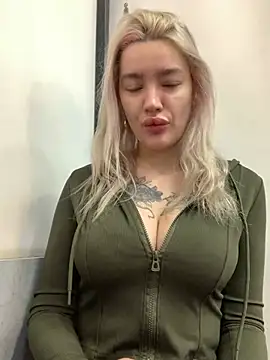 Snapshot of Sextazy chatting on 01-08-25, 11:54 Sextazy online show from 01-08-25, 11:54