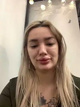 Snapshot of Sextazy chatting on 01-19-25, 11:12 Sextazy online show from 01-19-25, 11:12