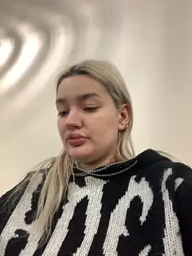 Snapshot of Sextazy chatting on 02-01-25, 09:21 Sextazy online show from 02-01-25, 09:21
