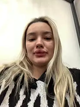 Snapshot of Sextazy chatting on 02-14-25, 09:45 Sextazy online show from 02-14-25, 09:45