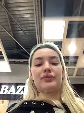 Snapshot of Sextazy chatting on 02-14-25, 12:47 Sextazy online show from 02-14-25, 12:47