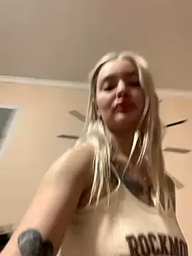 Snapshot of Sextazy chatting on 03-15-25, 03:06 Sextazy online show from 03-15-25, 03:06