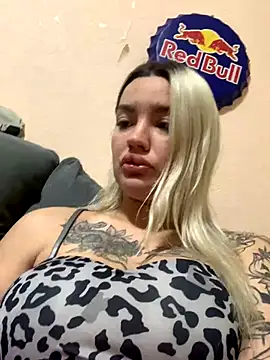 Snapshot of Sextazy chatting on 09-21-25, 11:23 Sextazy online show from 09-21-25, 11:23