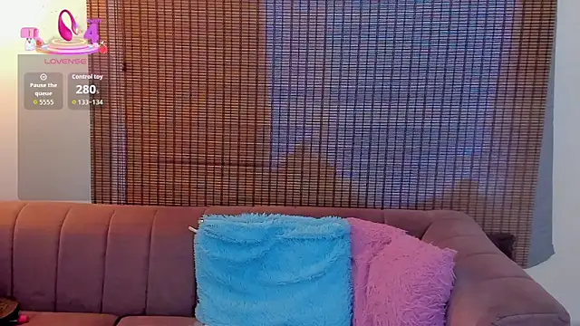 ariana cross online show from 11-05-25, 01:22