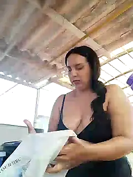 Snapshot of allison-dreams chatting on 01-14-25, 06:38 allison-dreams online show from 01-14-25, 06:38