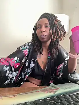 LeyaHoneybuns online show from 01-08-25, 03:39