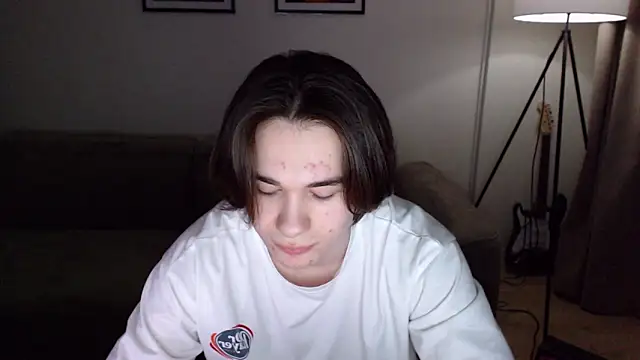 Snapshot of MarkusDean chatting on 02-14-25, 01:40 MarkusDean online show from 02-14-25, 01:40
