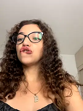 uniquerossie online show from 12-22-25, 08:00