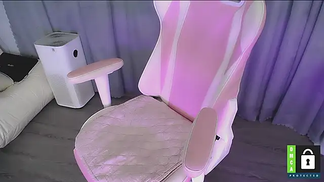 Snapshot of San___San chatting on 11-28-25, 09:28 San San online show from 11-28-25, 09:28