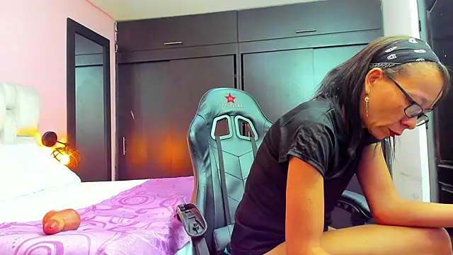 daniela xue online show from 02-07-25, 02:08