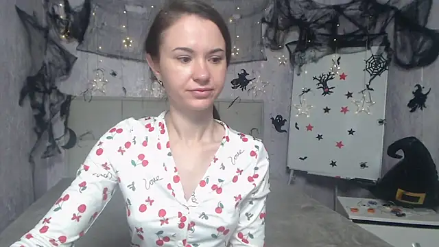 KaraCriegs online show from 10-19-25, 05:46