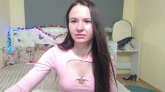 KaraCriegs online show from 05-03-26, 07:20