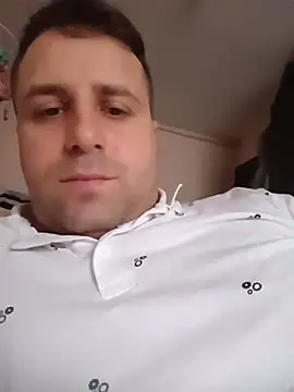 Snapshot of LucianM6 chatting on 11-20-25, 07:19 LucianM6 online show from 11-20-25, 07:19