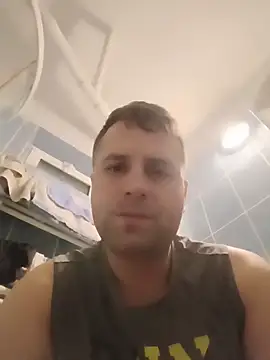 Snapshot of LucianM6 chatting on 11-21-25, 08:29 LucianM6 online show from 11-21-25, 08:29