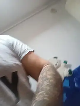 Snapshot of LucianM6 chatting on 11-23-25, 06:46 LucianM6 online show from 11-23-25, 06:46