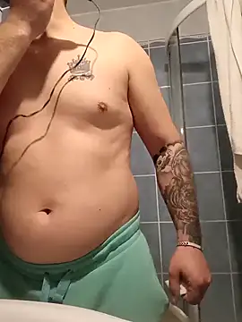 Snapshot of LucianM6 chatting on 03-21-26, 05:16 LucianM6 online show from 03-21-26, 05:16