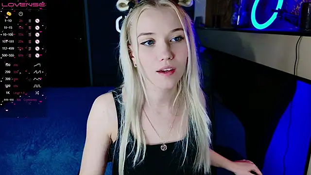 Snapshot of ShhhO_O chatting on 02-11-25, 10:26 ShhhO O online show from 02-11-25, 10:26