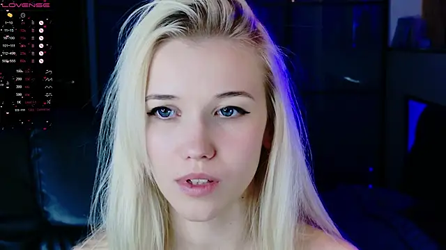 Snapshot of ShhhO_O chatting on 03-17-25, 10:38 ShhhO O online show from 03-17-25, 10:38