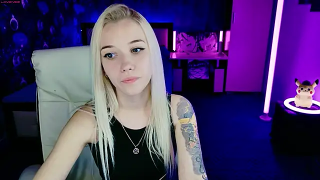 ShhhO O online show from 11-06-25, 03:02