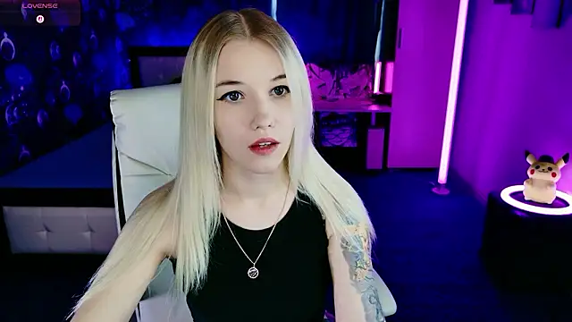 Snapshot of ShhhO_O chatting on 02-16-26, 09:49 ShhhO O online show from 02-16-26, 09:49