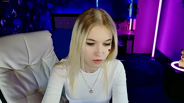 Snapshot of ShhhO_O chatting on 03-08-26, 02:32 ShhhO O online show from 03-08-26, 02:32