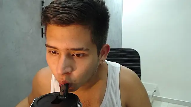 Snapshot of harold_18_ chatting on 02-13-26, 05:09 harold 18 online show from 02-13-26, 05:09