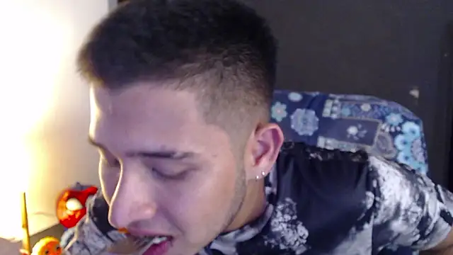 Snapshot of harold_18_ chatting on 02-25-26, 08:07 harold 18 online show from 02-25-26, 08:07