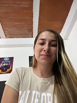 Snapshot of Iris_love18 chatting on 01-28-25, 01:49 Iris love18 online show from 01-28-25, 01:49