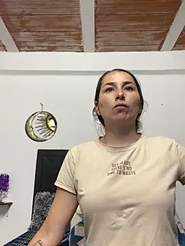 Snapshot of Iris_love18 chatting on 02-05-25, 05:09 Iris love18 online show from 02-05-25, 05:09