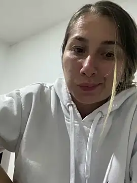 Snapshot of Iris_love18 chatting on 02-15-25, 01:31 Iris love18 online show from 02-15-25, 01:31