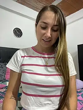 Snapshot of Iris_love18 chatting on 02-22-25, 08:53 Iris love18 online show from 02-22-25, 08:53