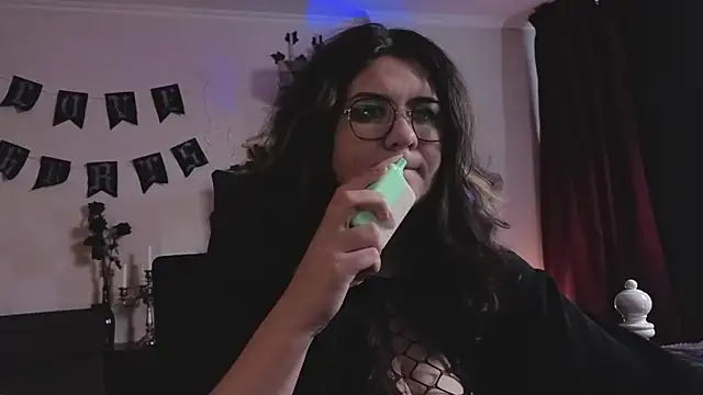 Laura Karamazov online show from 02-19-26, 09:49