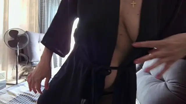 Snapshot of WindChristy chatting on 05-19-26, 01:17 WindChristy online show from 05-19-26, 01:17