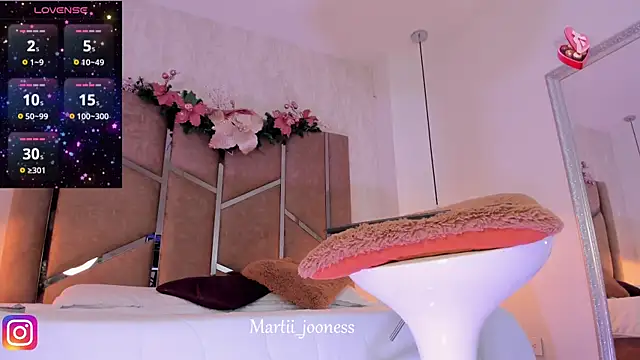 Martinaa Jones  online show from 12-26-24, 08:42