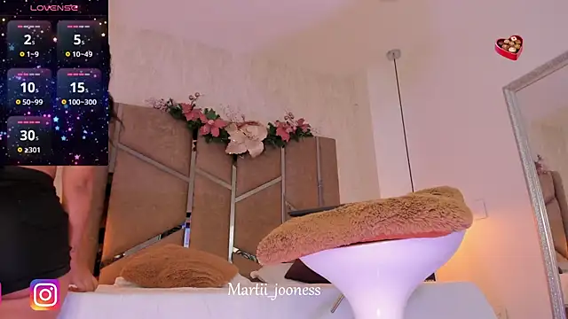 Martinaa Jones  online show from 12-29-24, 07:00