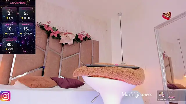Martinaa Jones  online show from 01-12-25, 07:10