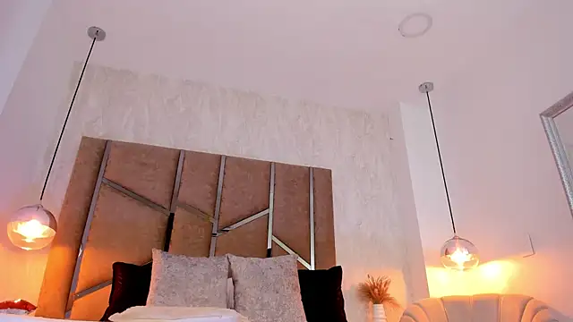 Martinaa Jones  online show from 11-21-25, 08:07