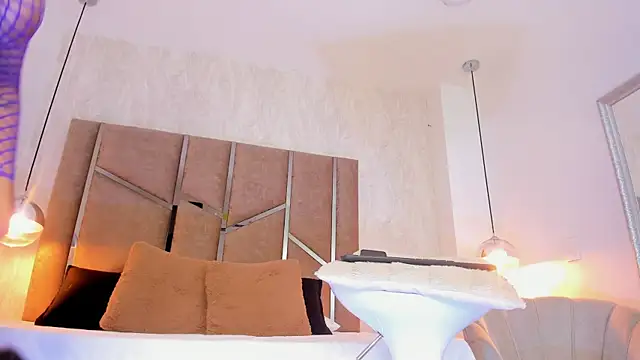 Martinaa Jones  online show from 01-14-26, 01:06