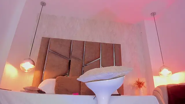 Martinaa Jones  online show from 04-30-26, 12:55