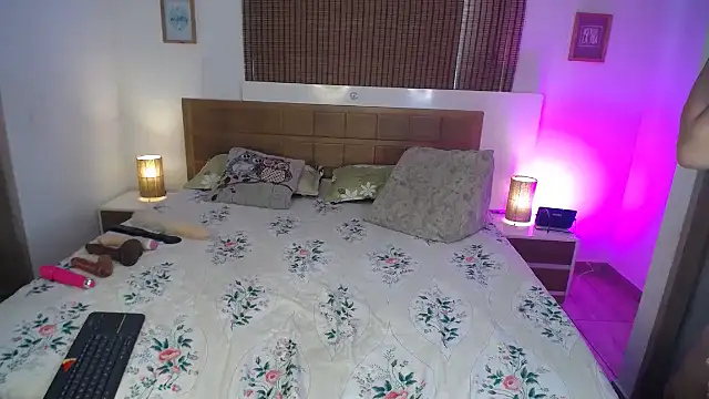 ShanonLe online show from 02-07-25, 05:40