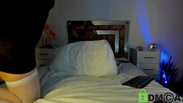 Snapshot of Lucyerobbie chatting on 01-05-25, 11:44 Lucyerobbie online show from 01-05-25, 11:44