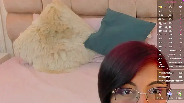 Snapshot of MonieLodge chatting on 03-04-25, 06:15 MonieLodge online show from 03-04-25, 06:15
