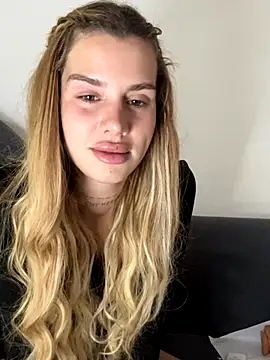 EmiliaCatalina online show from 11-25-25, 07:58