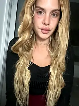 EmiliaCatalina online show from 12-04-25, 01:15