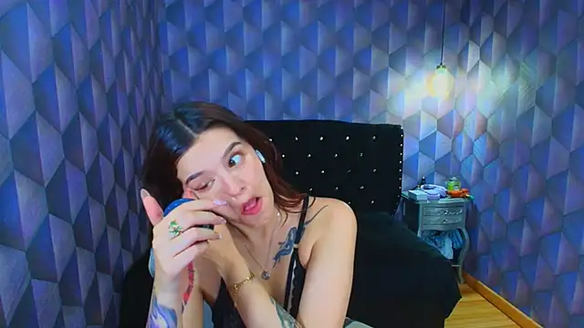 LiaHarryis online show from 05-12-26, 07:22