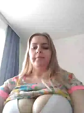 Snapshot of Lady_nice_cat chatting on 01-27-25, 07:35 Lady nice cat online show from 01-27-25, 07:35