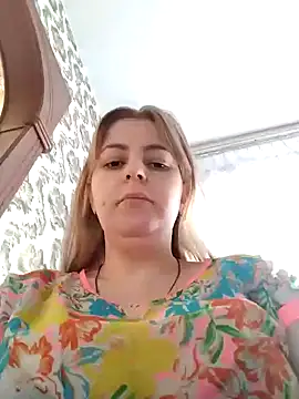 Snapshot of Lady_nice_cat chatting on 02-15-25, 04:25 Lady nice cat online show from 02-15-25, 04:25